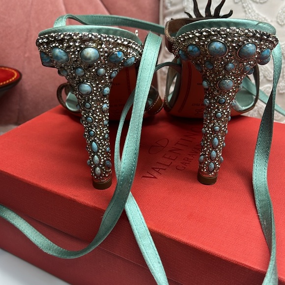 VALENTINO VINTAGE STUNNING HEELS - Picture 4 of 10